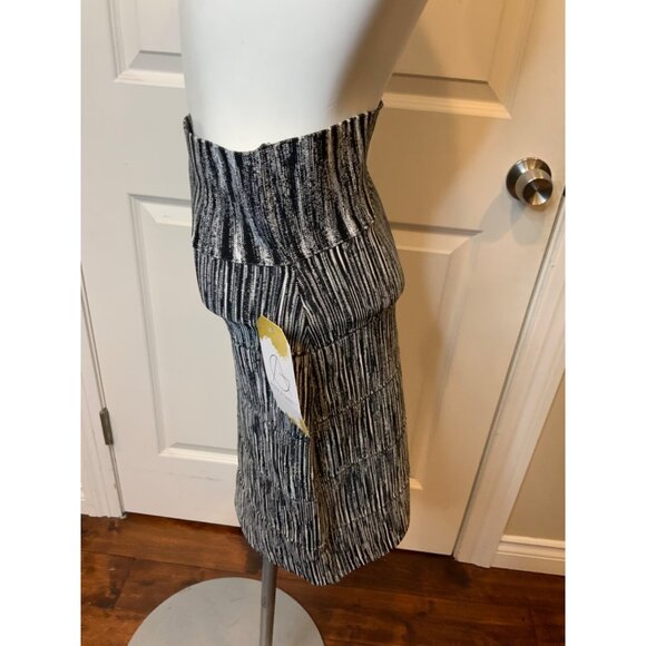 BCBG Max Azria Black White Heathered Stripe Scuba Mini Skirt, Size Medium - Picture 3 of 5